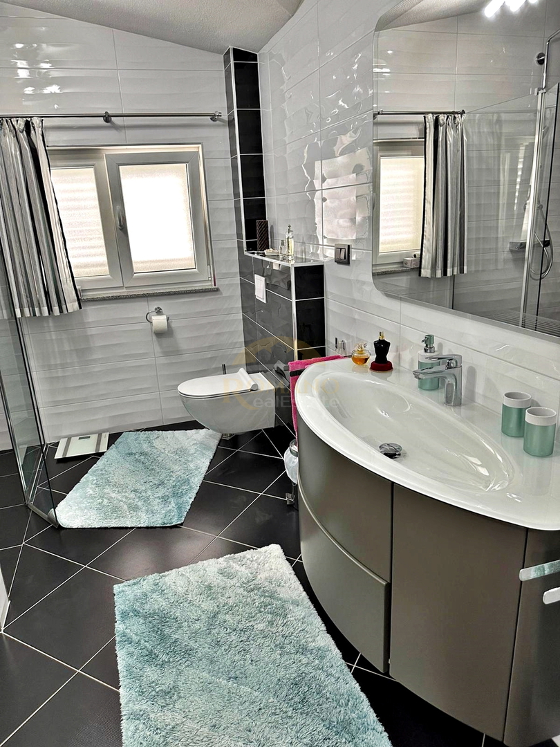 Casa finemente arredata a Čiovo/Okrug Gornji con splendida vista aperta